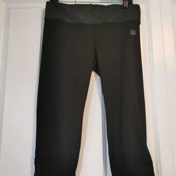 Ardene Black & Charcoal Capri Ruched Leggings - Picture 1 of 5